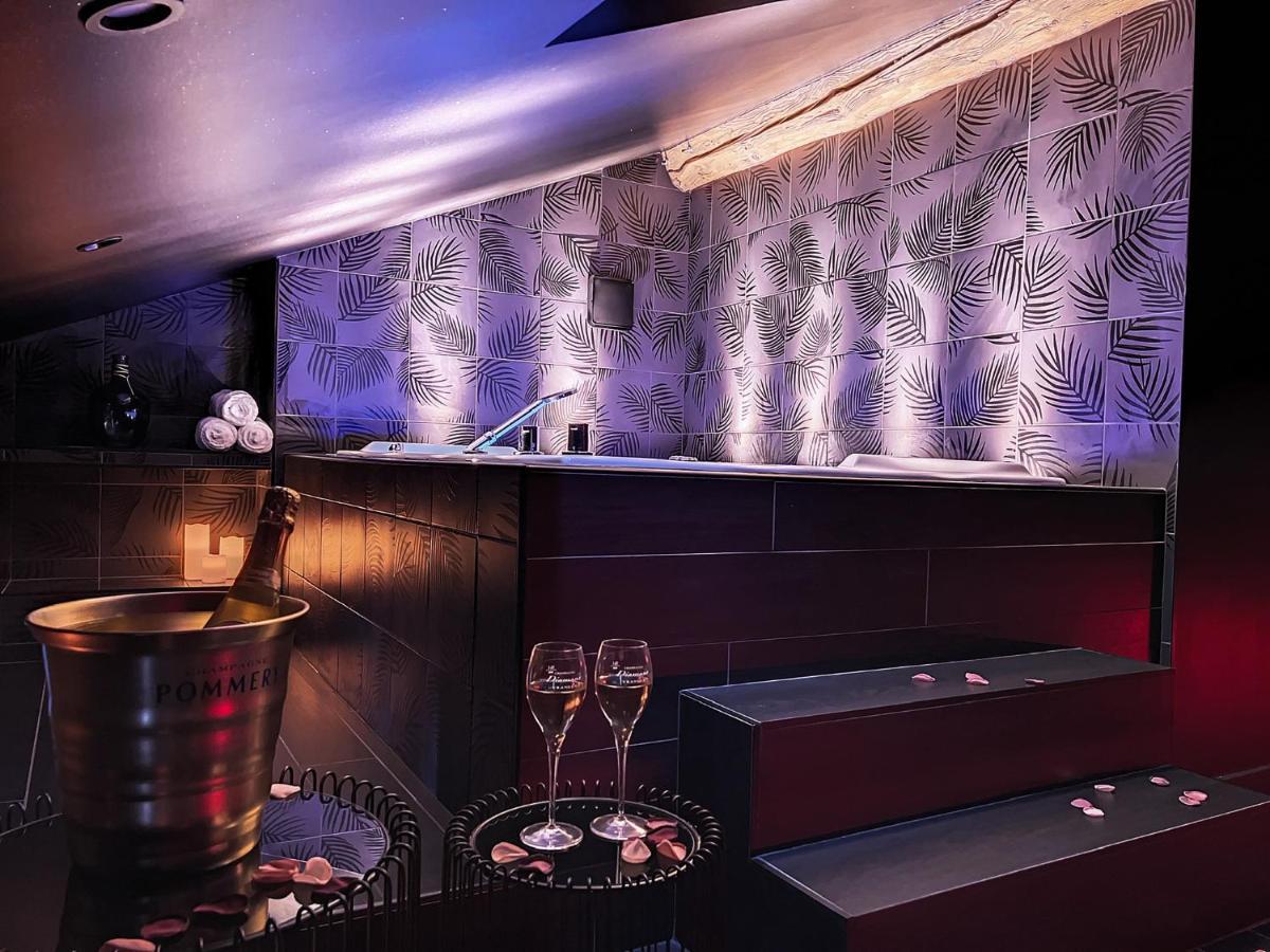 Suite Rouge Baiser Avec Jacuzzi Privatif - Loveroom Insolite Saint-Etienne  Zewnętrze zdjęcie