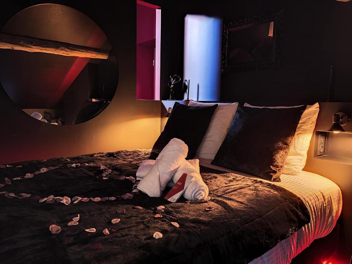 Suite Rouge Baiser Avec Jacuzzi Privatif - Loveroom Insolite Saint-Etienne  Zewnętrze zdjęcie